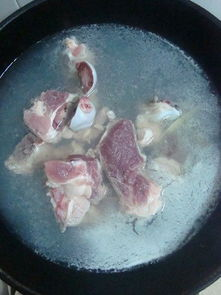 東莞食材配送?中心談?wù)?，哪些人不適合喝豬筒骨湯？